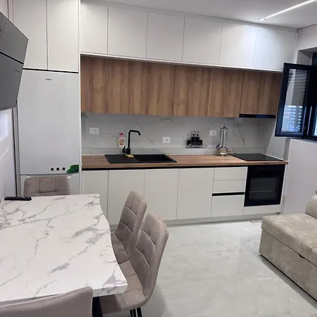 Iljazi 2 Apartment Sarande